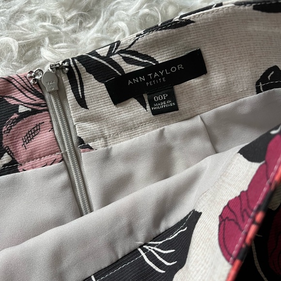 Ann Taylor pencil skirt - Picture 2 of 3